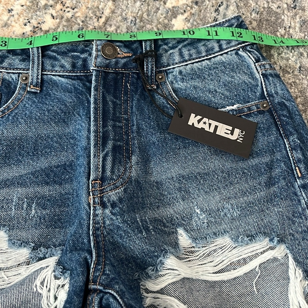 Katie J NYC Malibu Jean Shorts ** - Picture 9 of 10